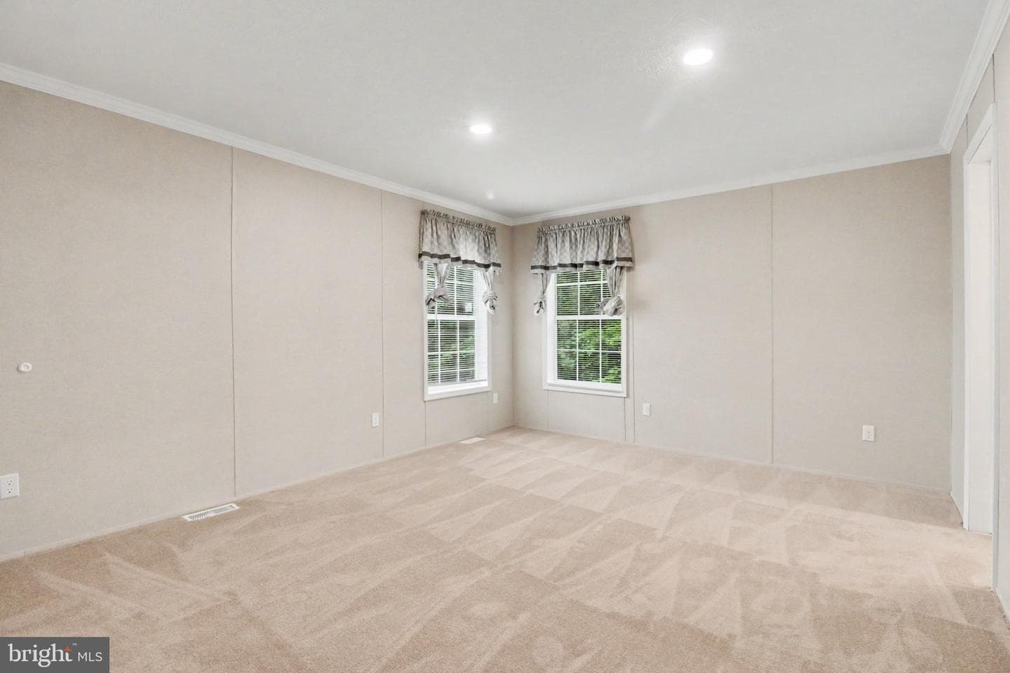 10 S Elmer Avenue photo 14