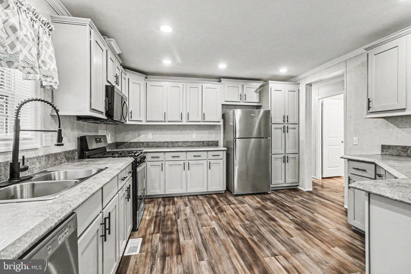 38 S Elmer Avenue photo 5