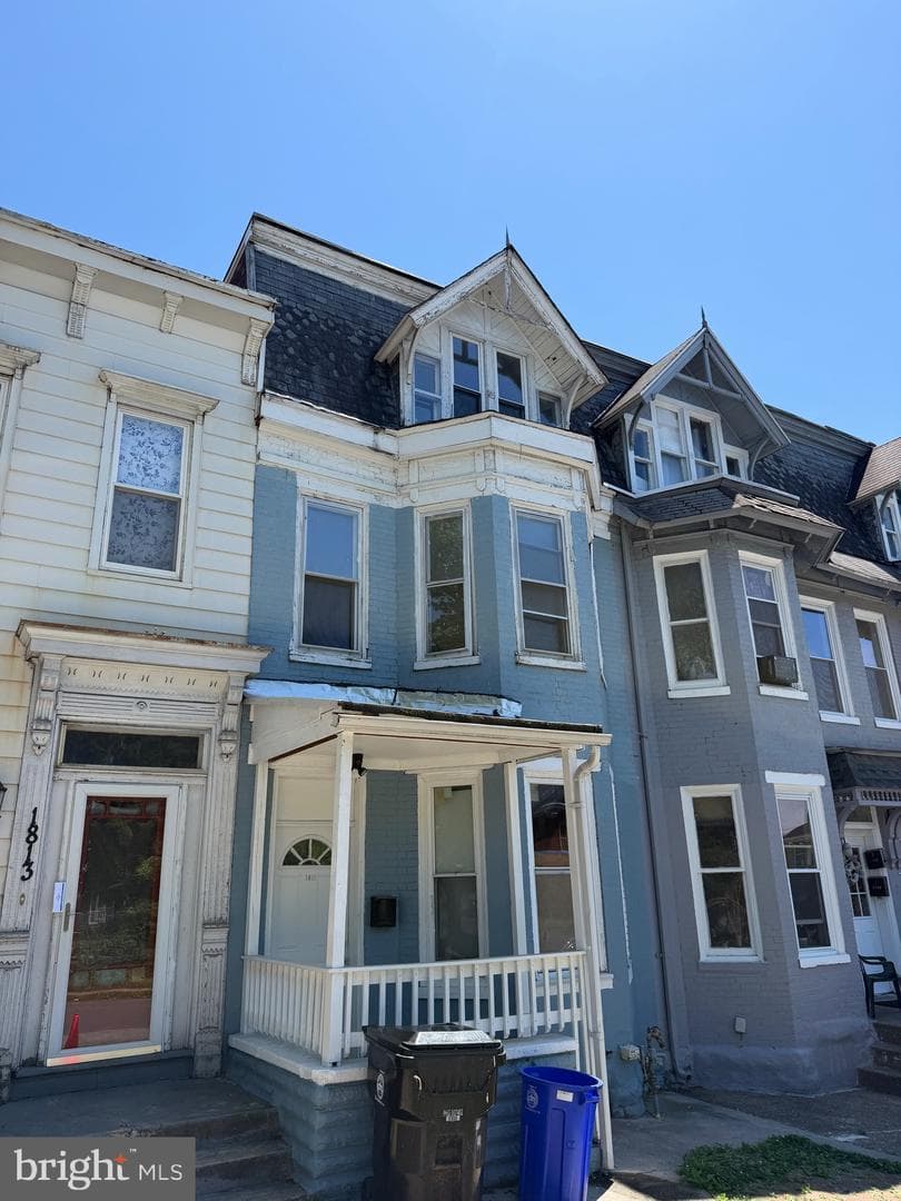 1811 Market St photo 1