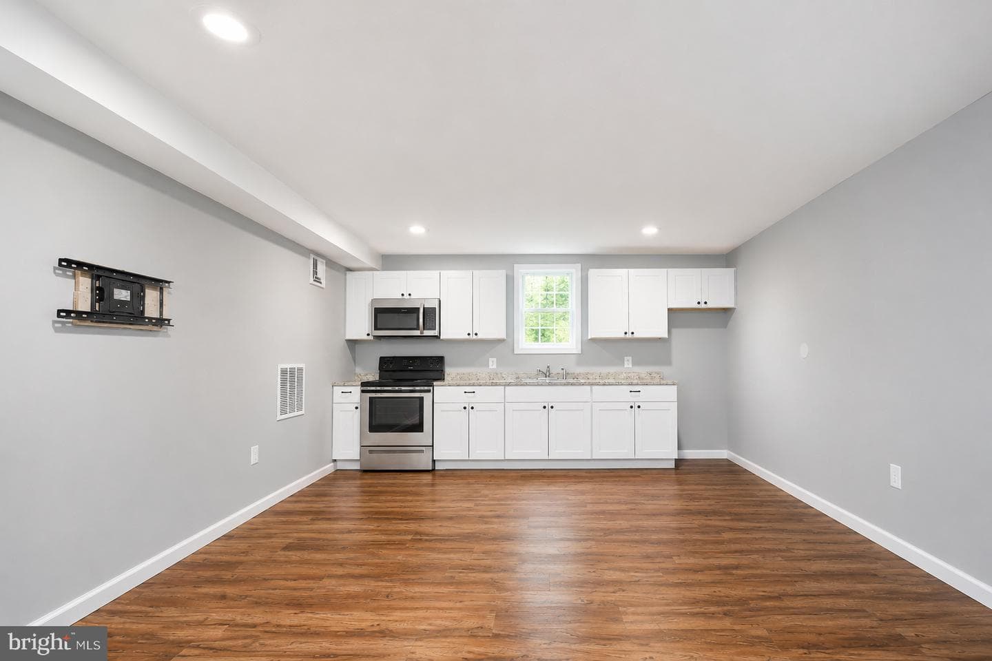 1425 Harding Avenue photo 19