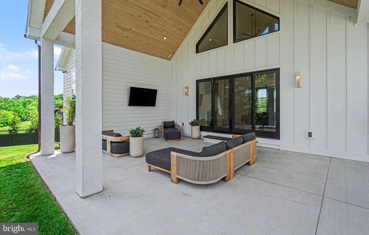 114 Jillian Way photo 34