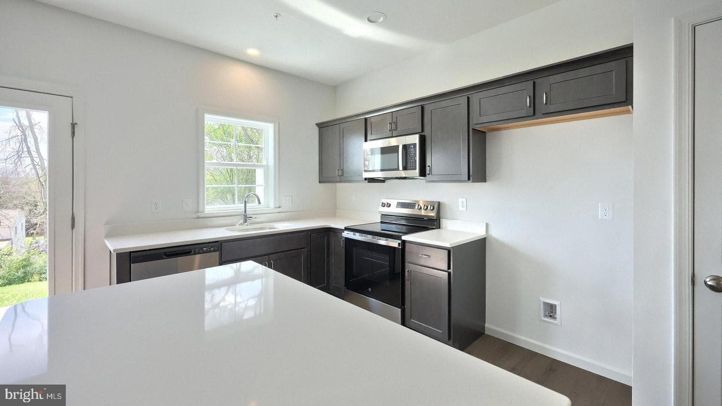 7849 Oak Brook Drive photo 13