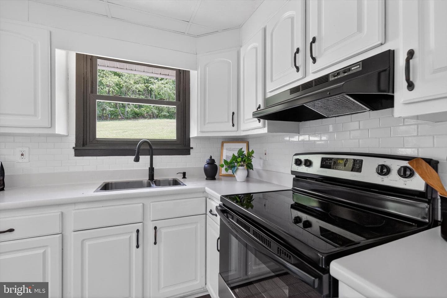 240 Harman Road photo 18