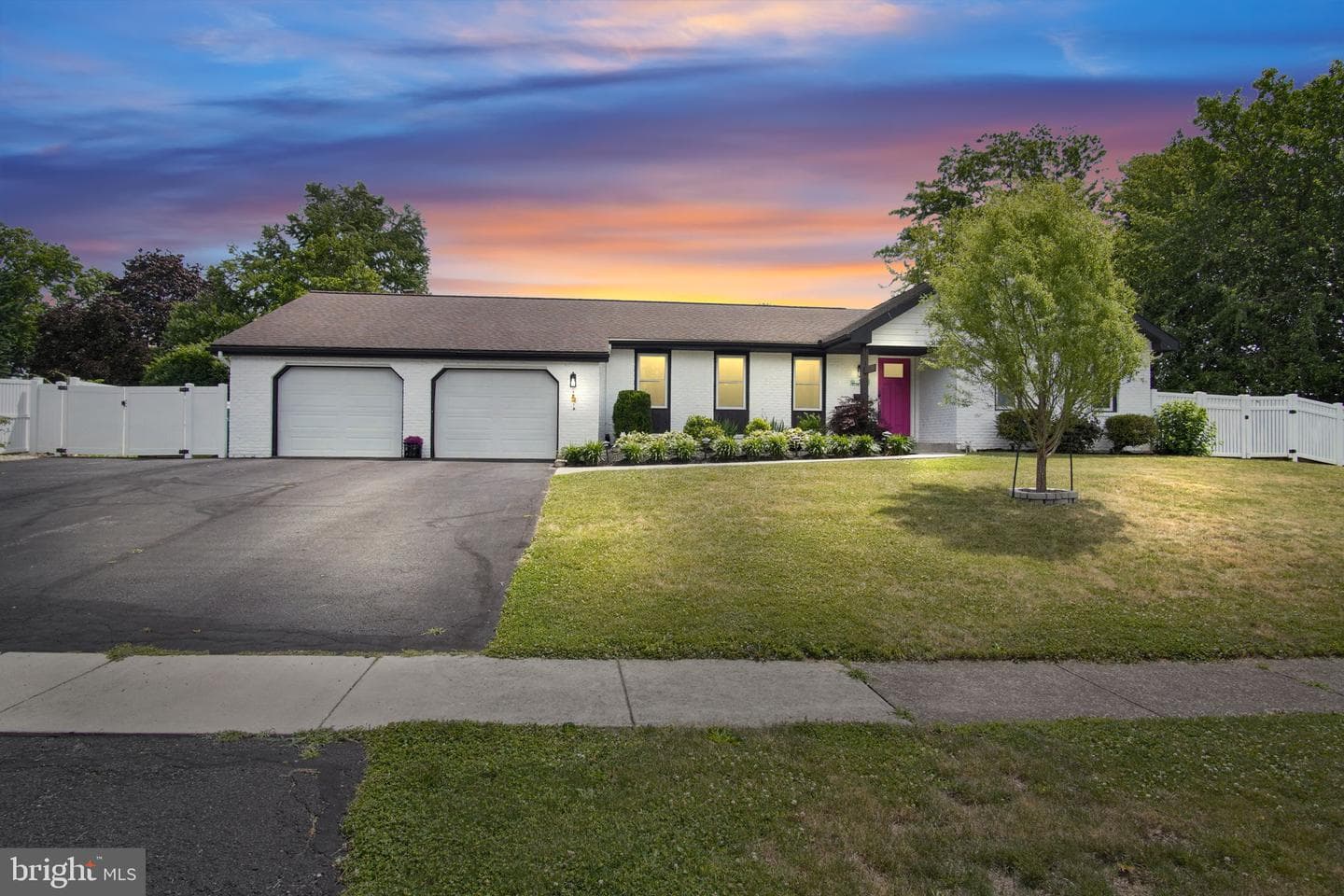 1098 Hillview Lane
