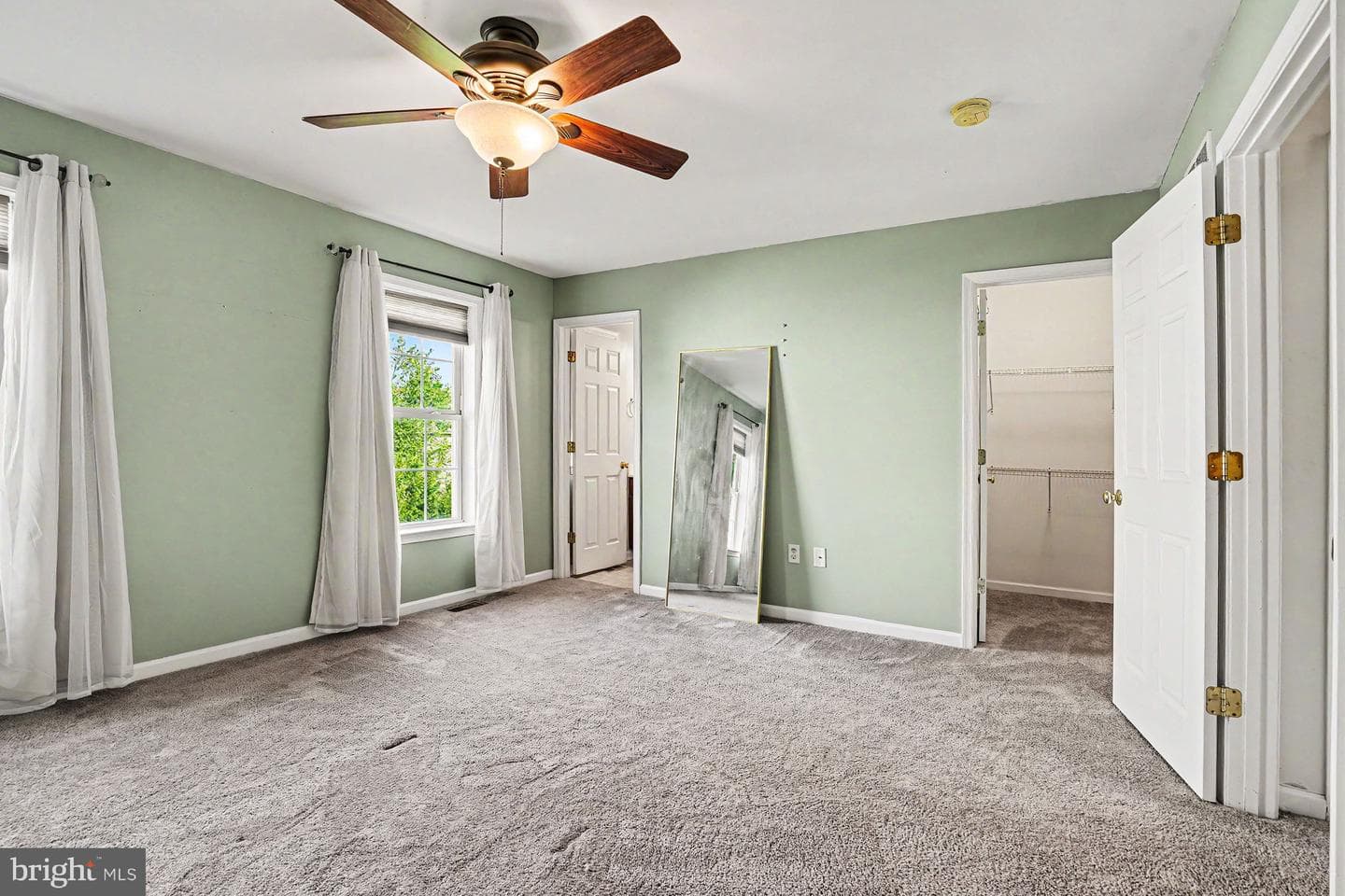 156 Mapleton Boulevard photo 13