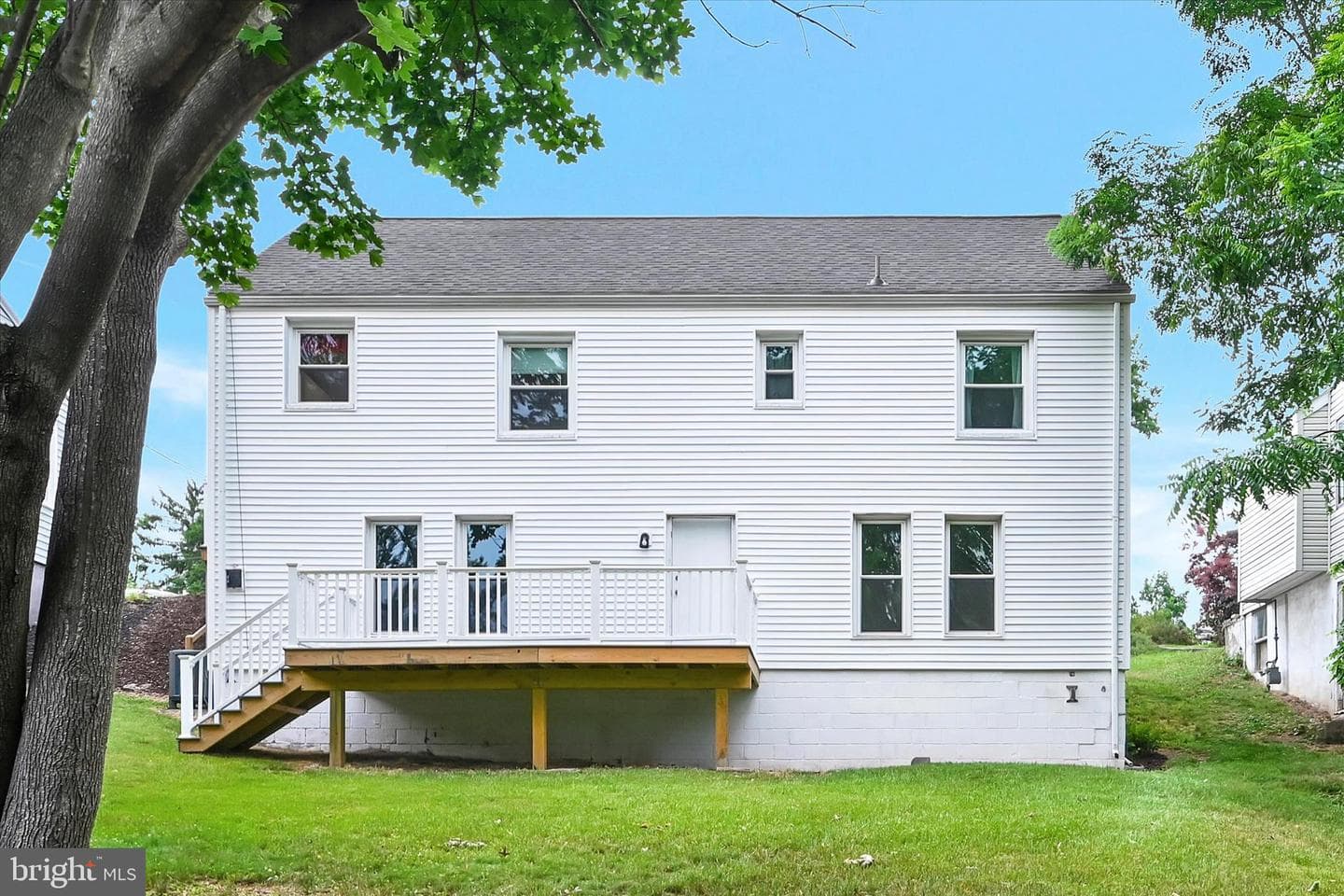 3947 Elmerton Avenue photo 30