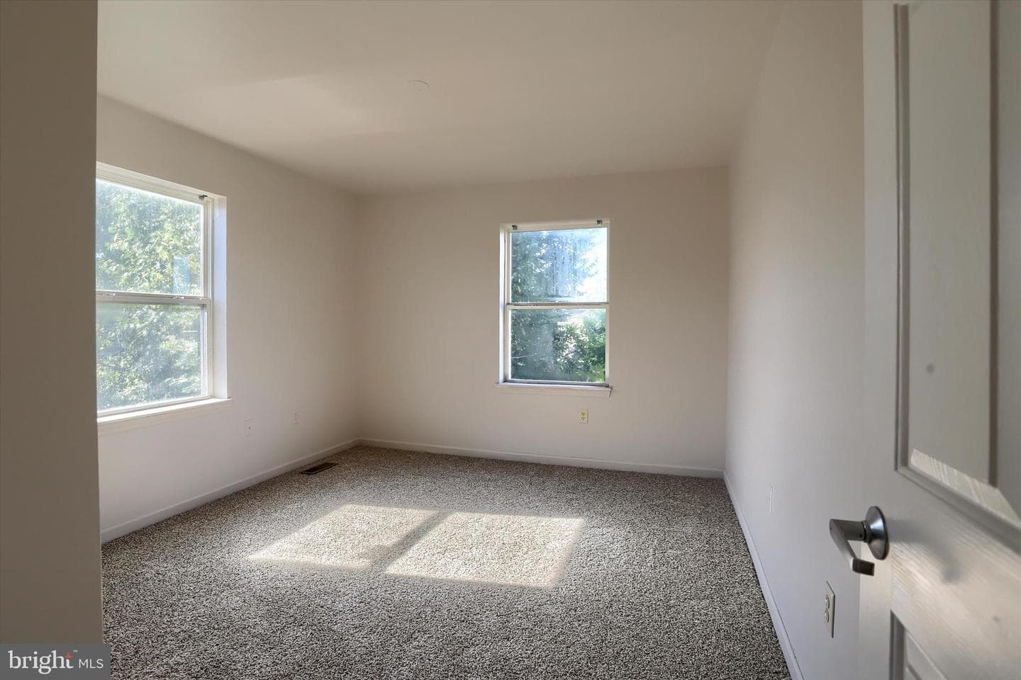 1631 Derry Street photo 13