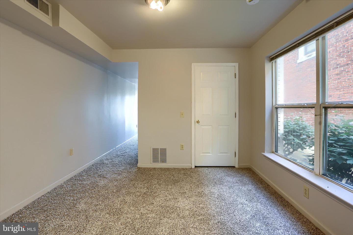 1631 Derry Street photo 7