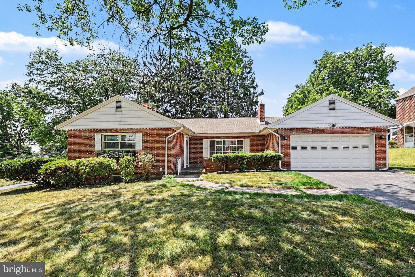 400 Rosewood Lane photo 2