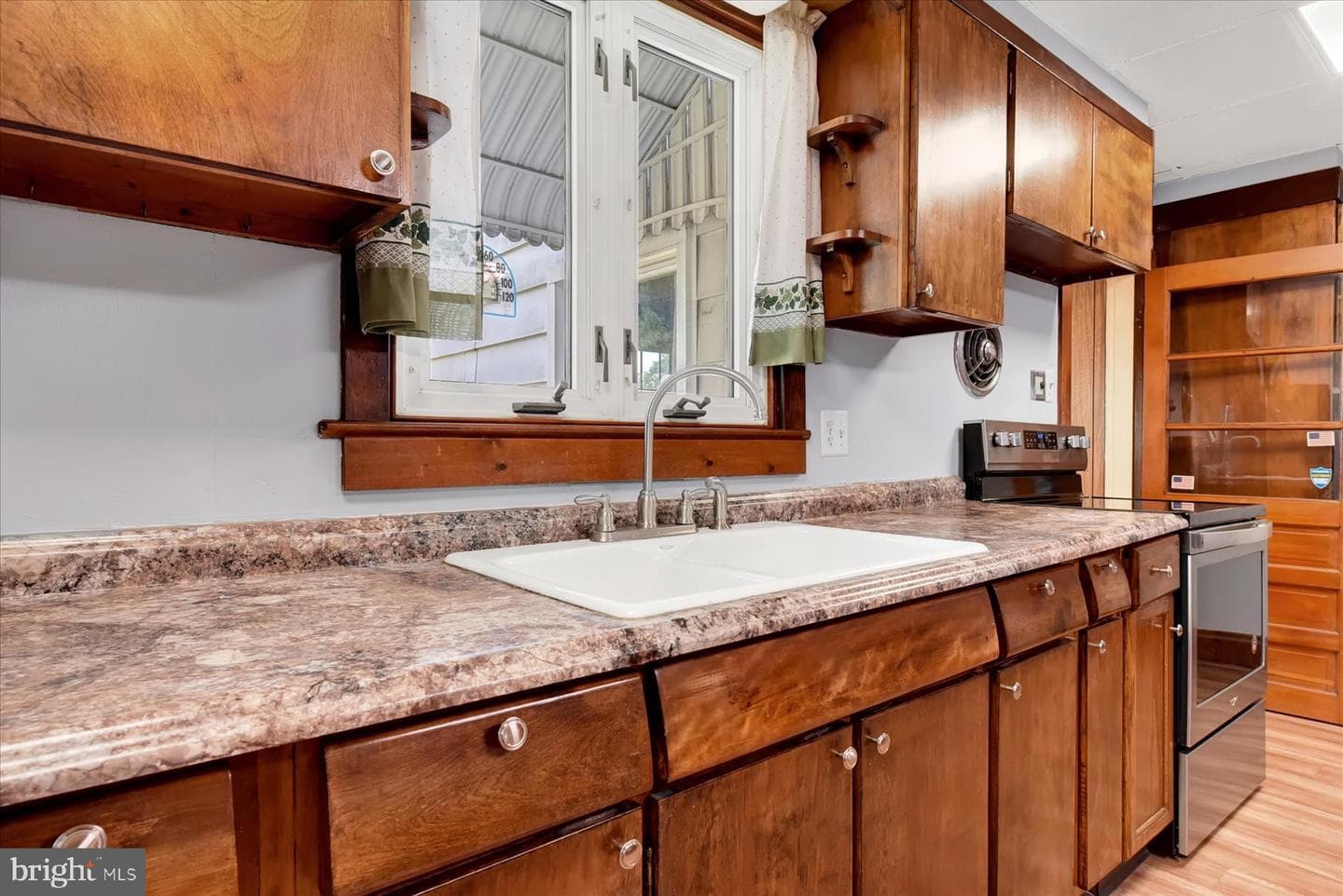 632 Highland Street photo 6