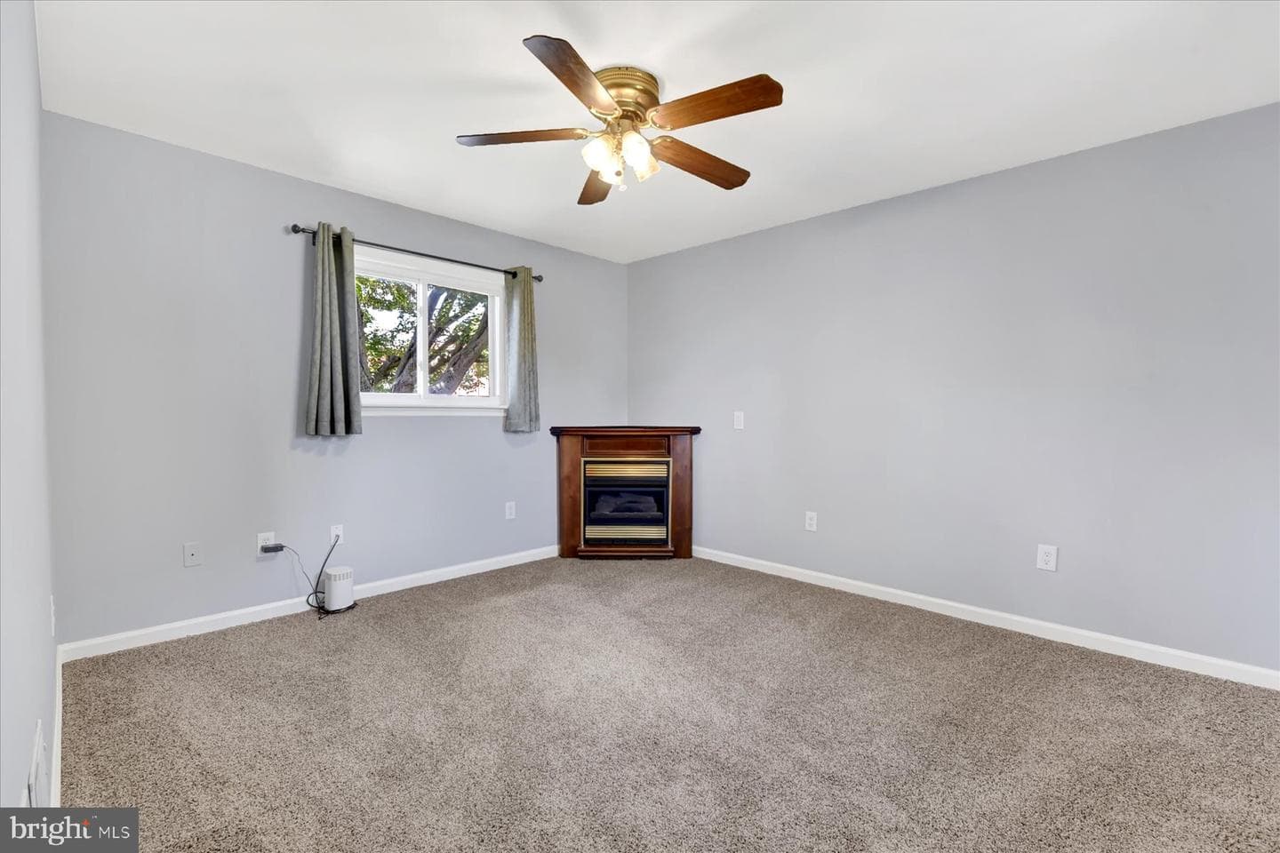632 Highland Street photo 9