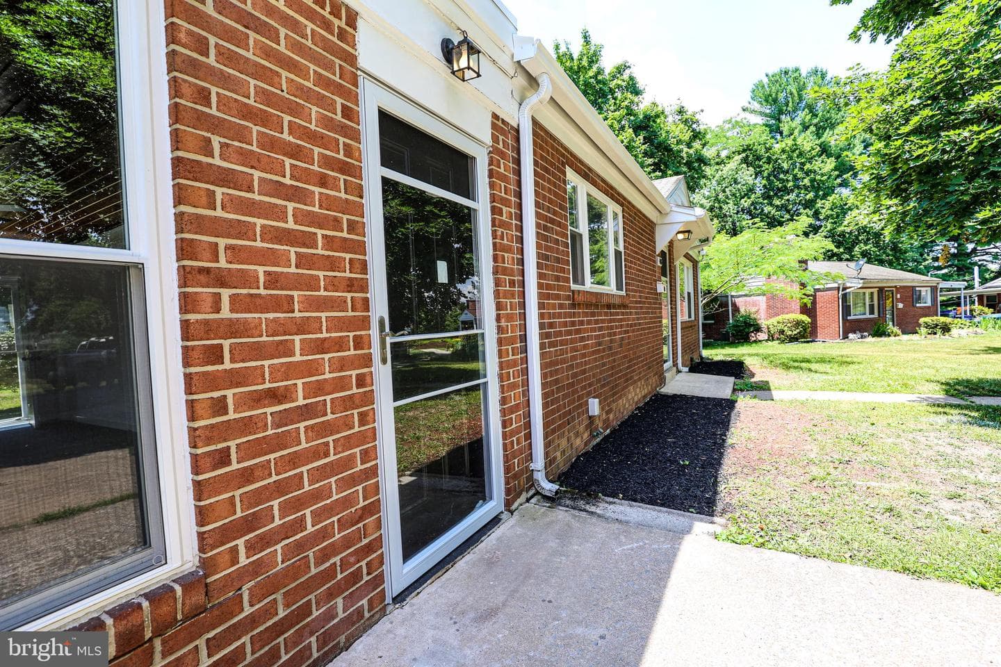 408 Clinton Road photo 3