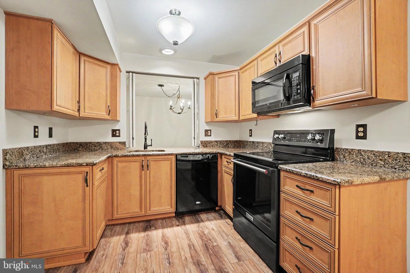 515 Roslaire Drive photo 11