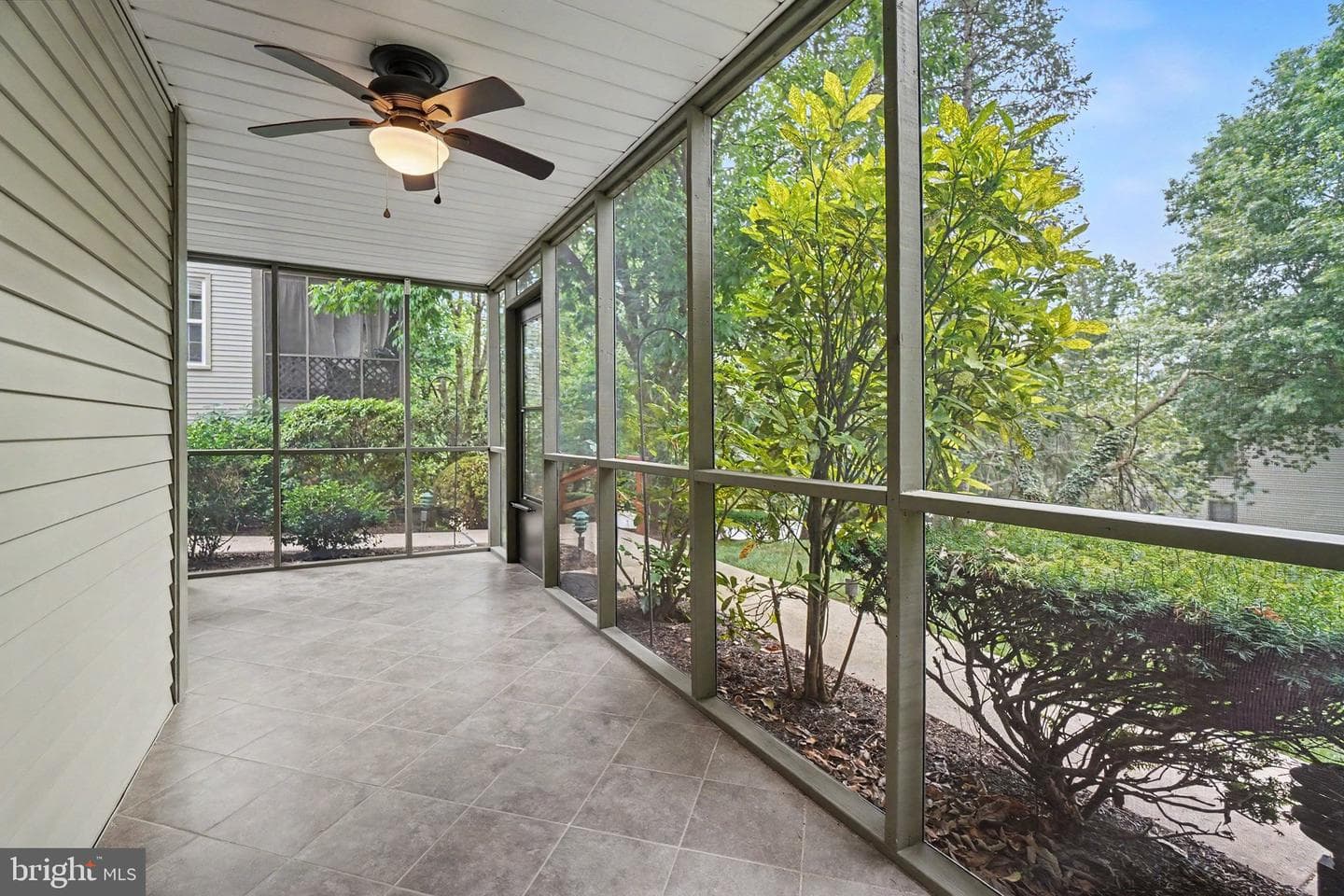515 Roslaire Drive photo 3
