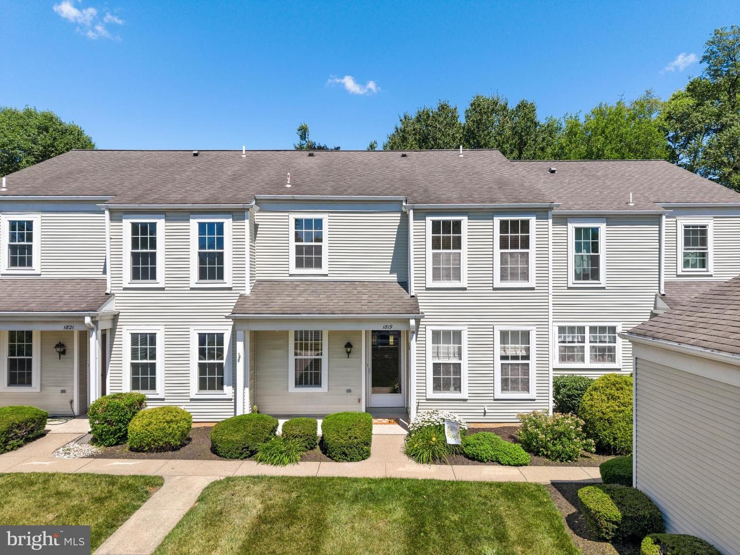 1819 Wexford Road photo 2