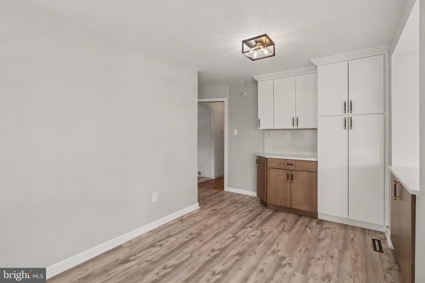 7050 Jefferson Street photo 17