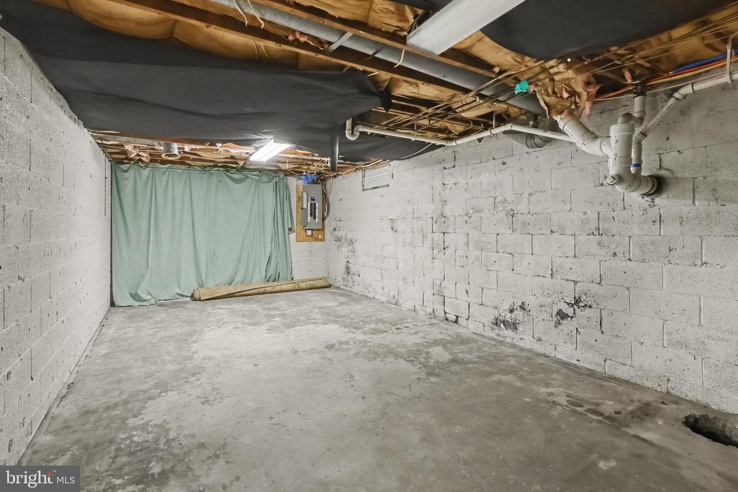 7050 Jefferson Street photo 25