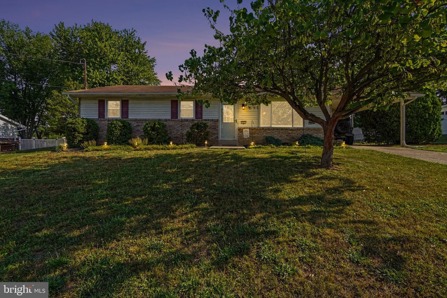 121 Carolyn Street photo 27