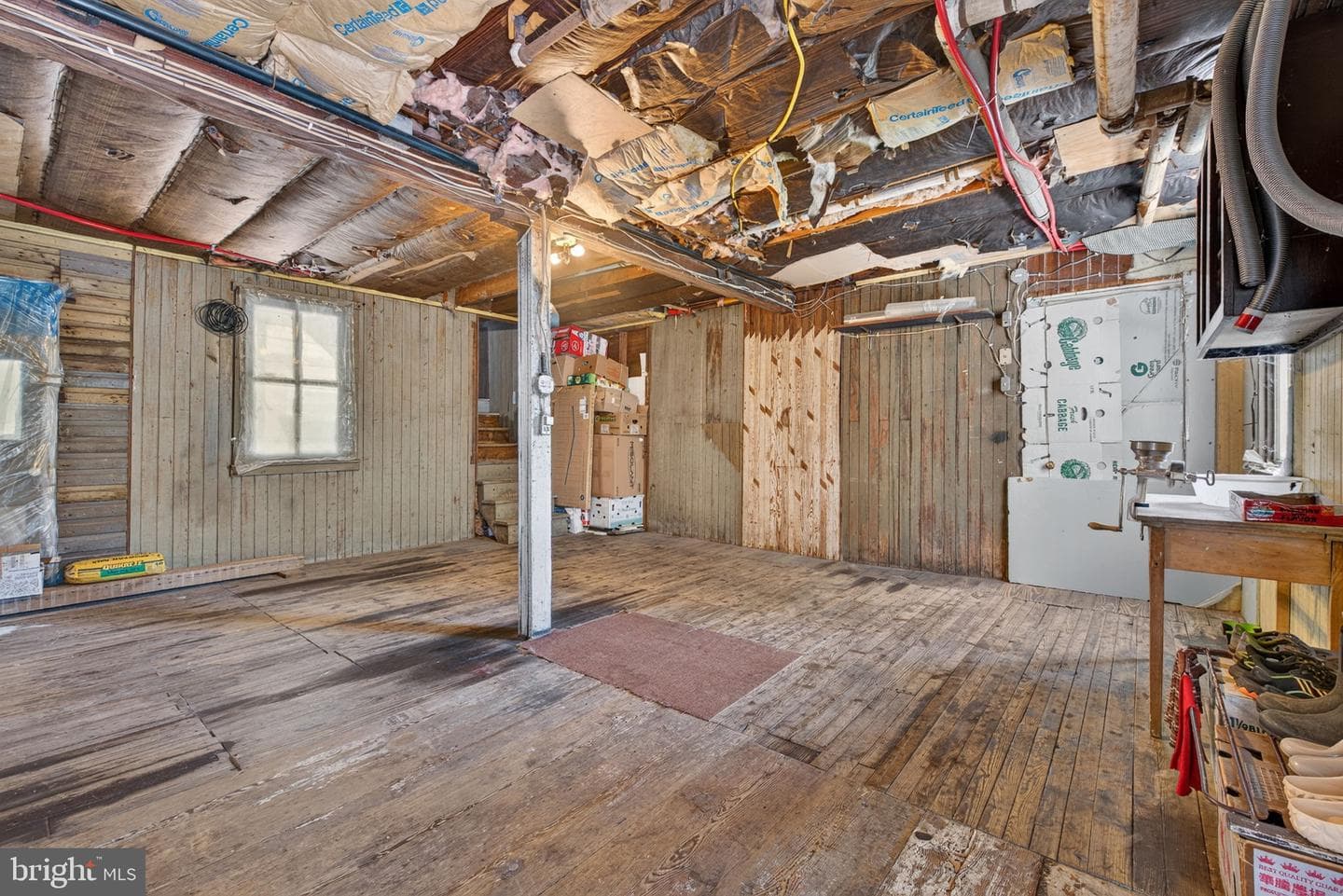 128 E Market St photo 37