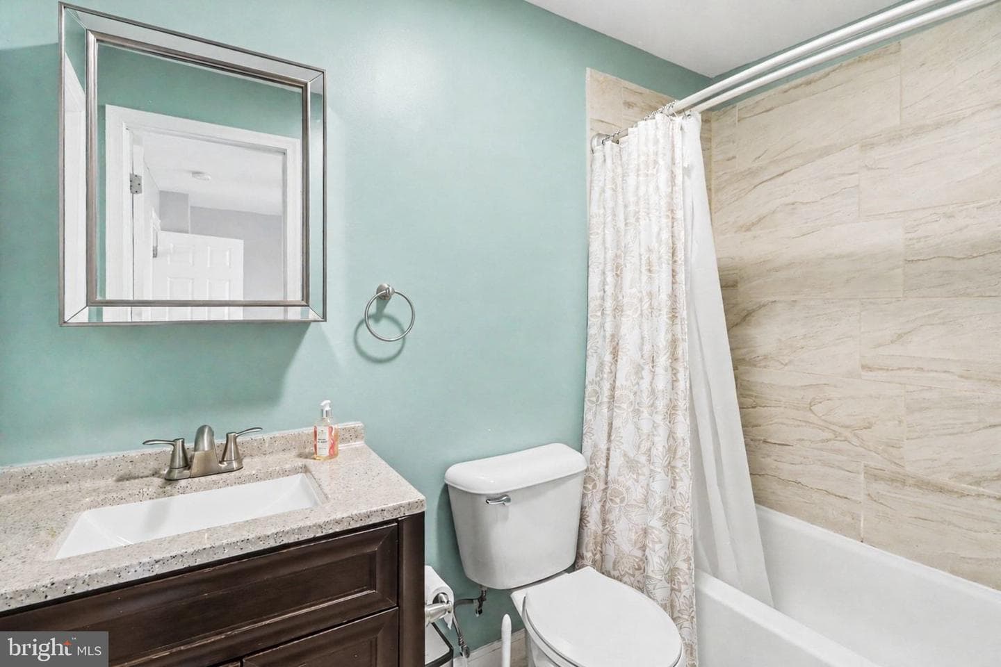 222 Emerald Street photo 29