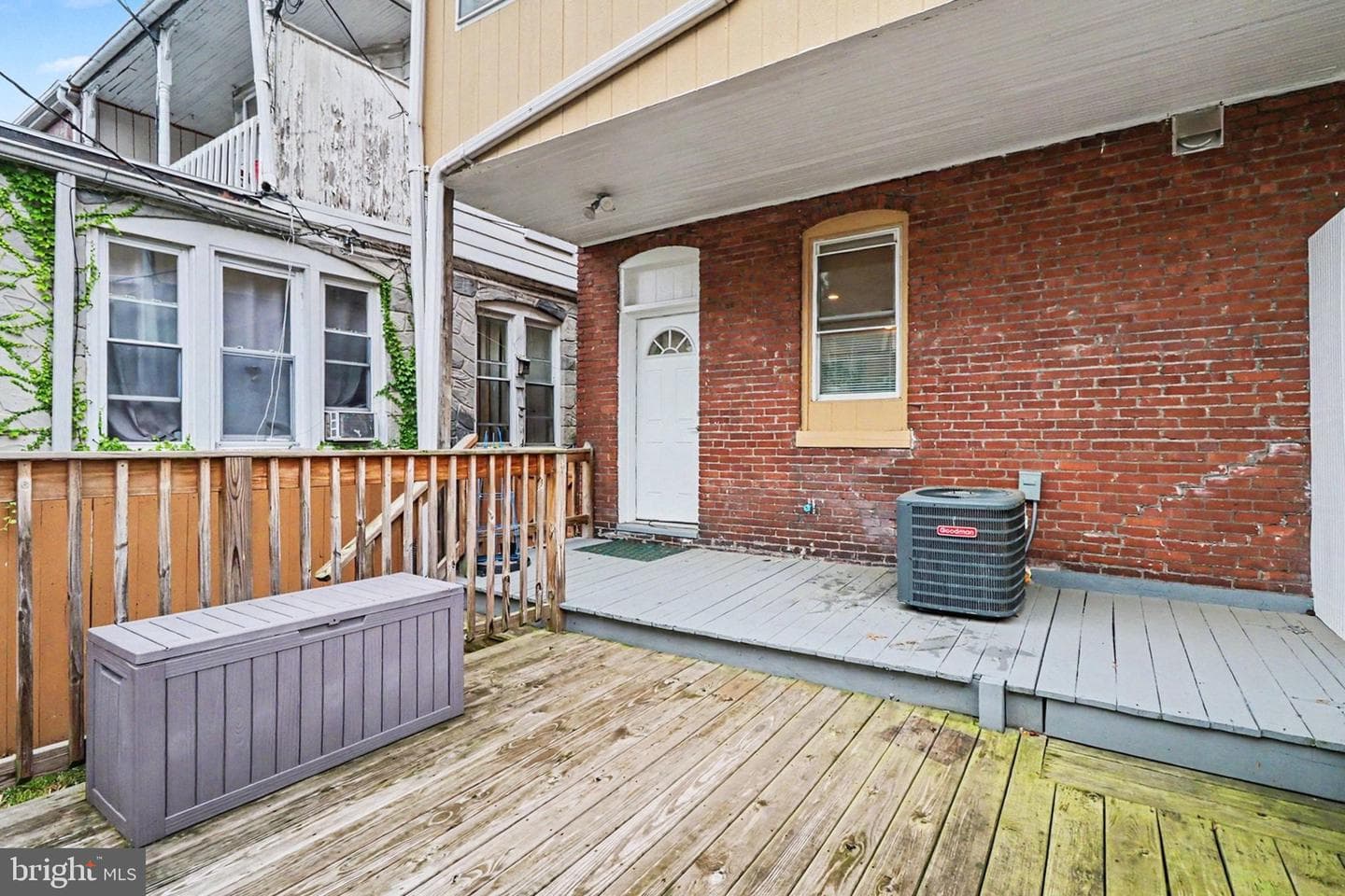 222 Emerald Street photo 38