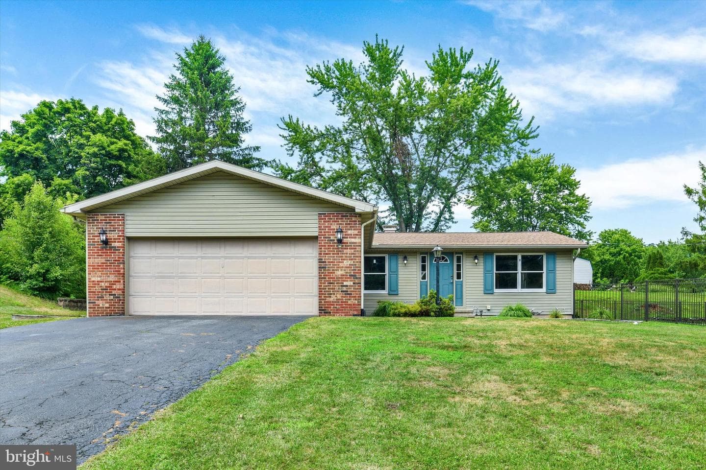 120 Denison Drive photo 28