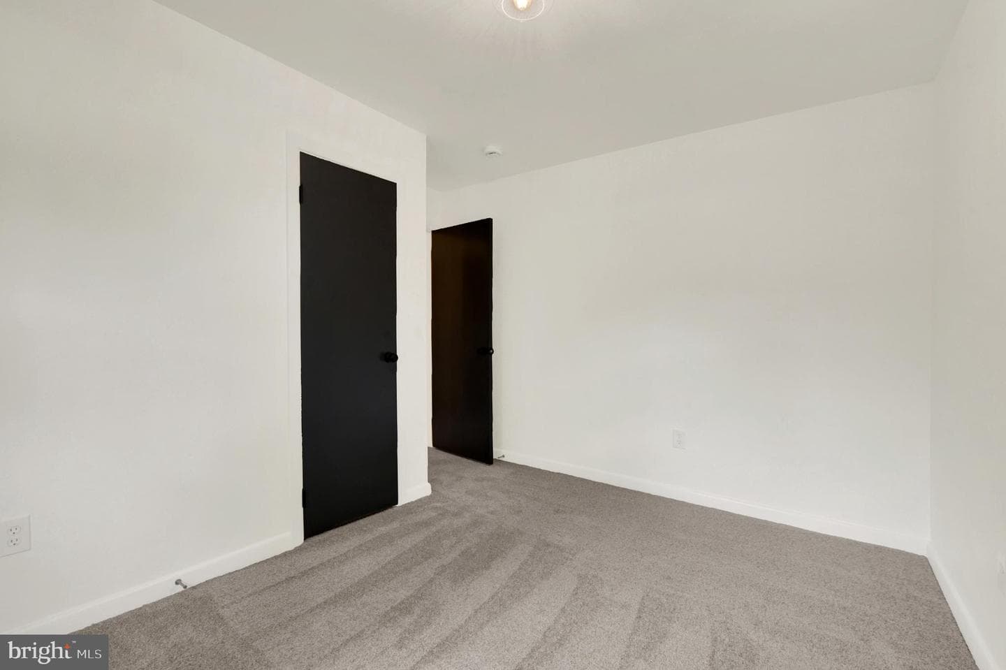 6717 Lehigh Avenue photo 16
