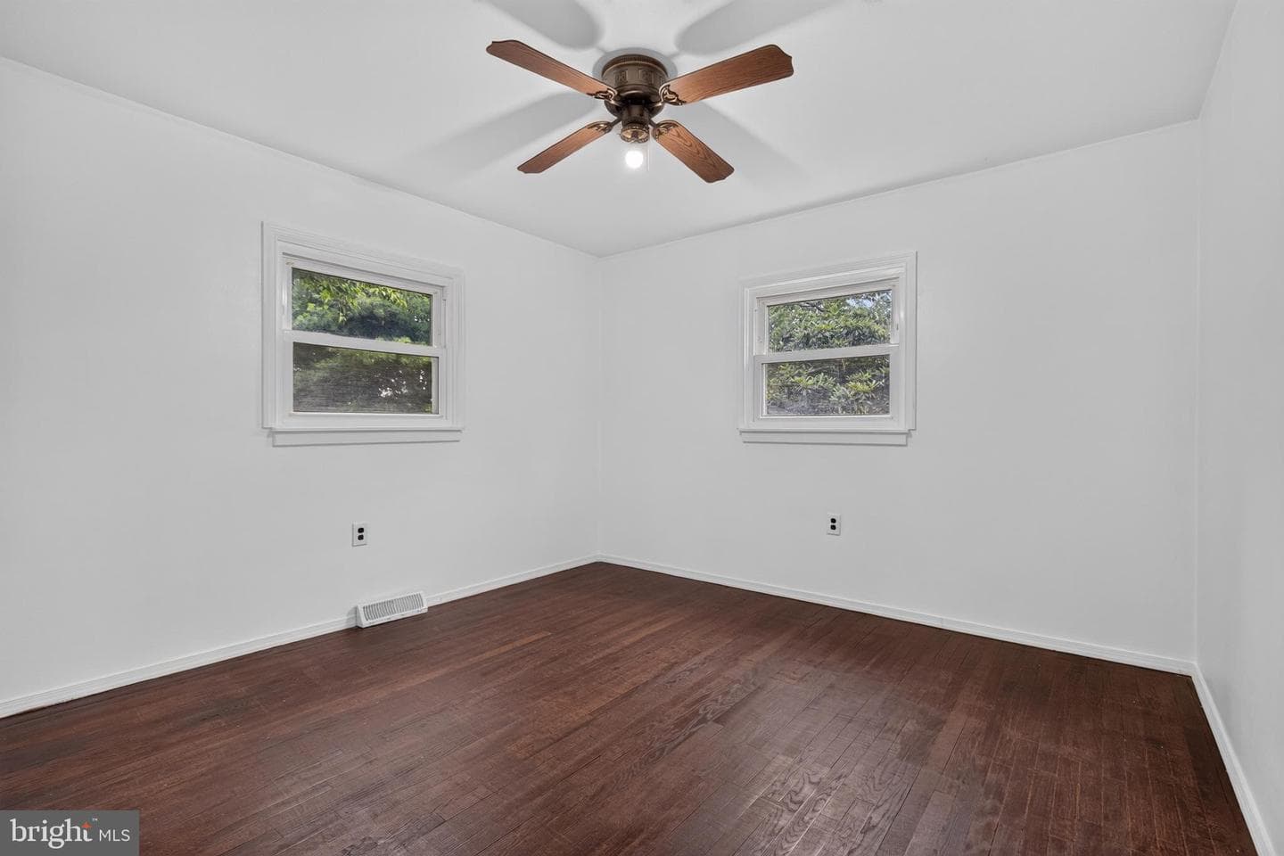 5595 Arminda Street photo 11