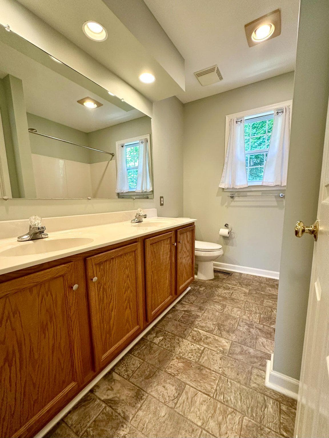 556 Downington Court photo 21