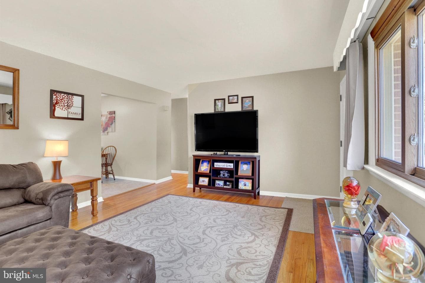 6207 Catherine Street photo 8