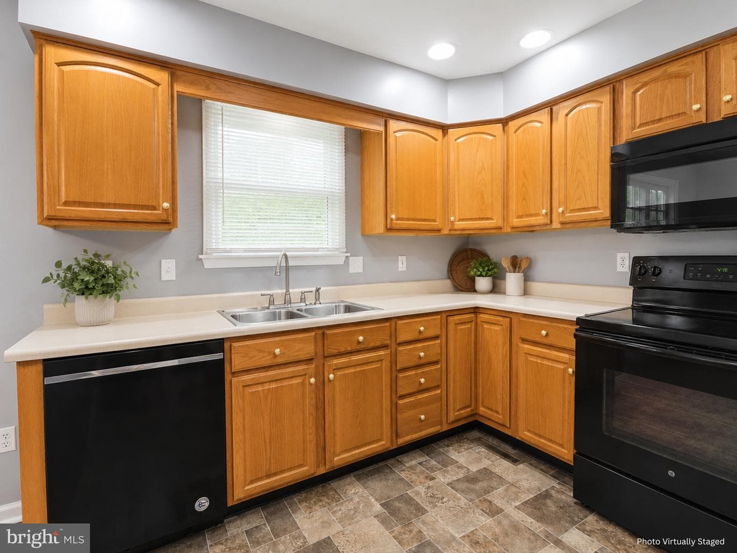 562 Kelker Street photo 8