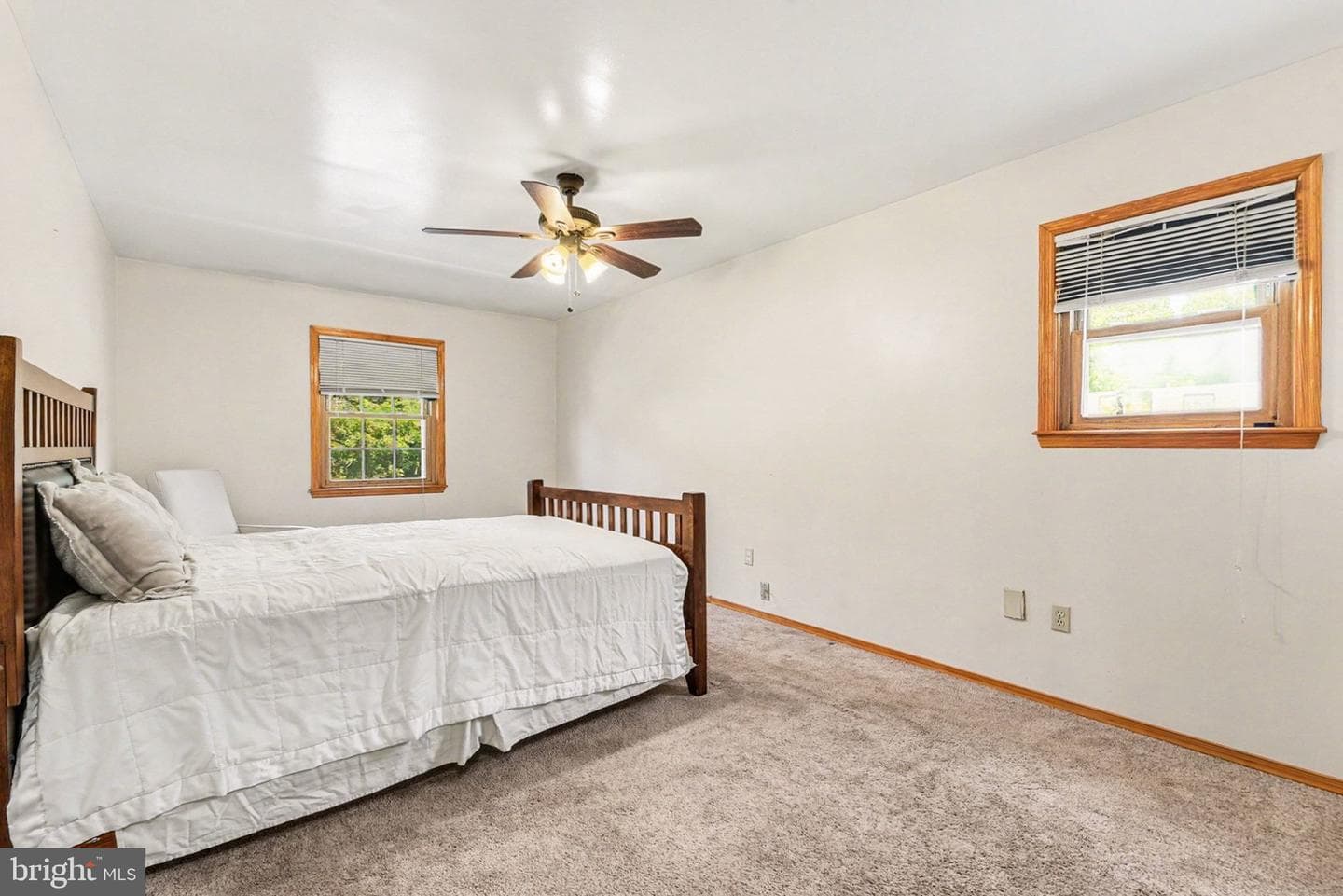 992 Martin Lane photo 22