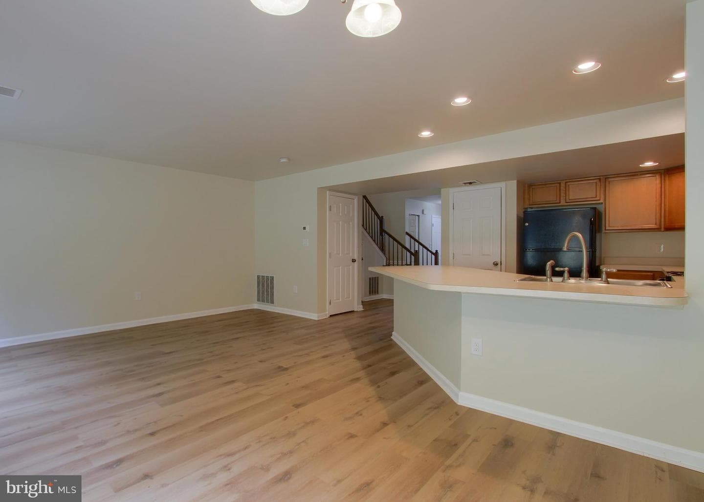 630 Glenbrook Drive photo 6