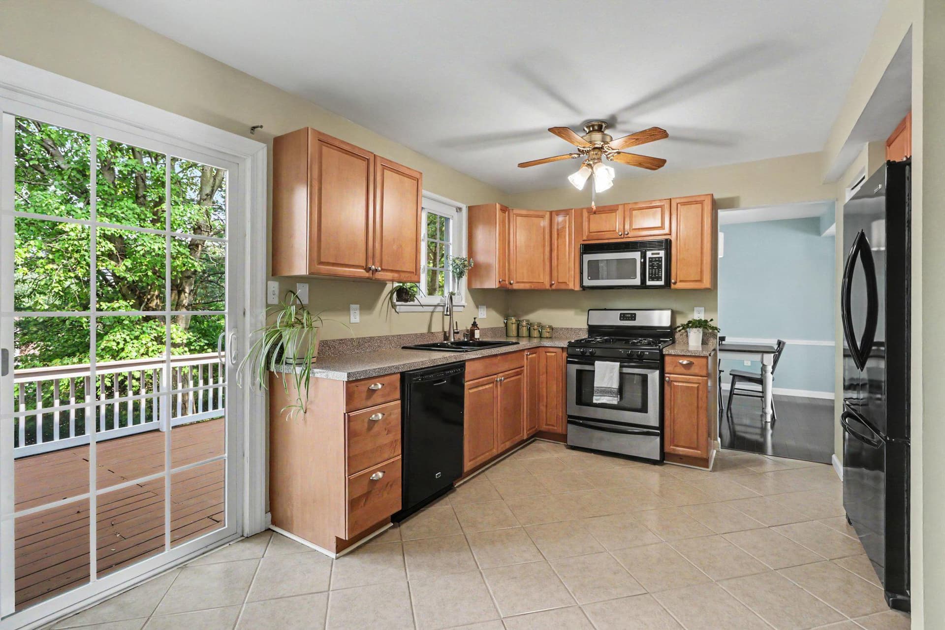 122 Huntley Drive photo 9