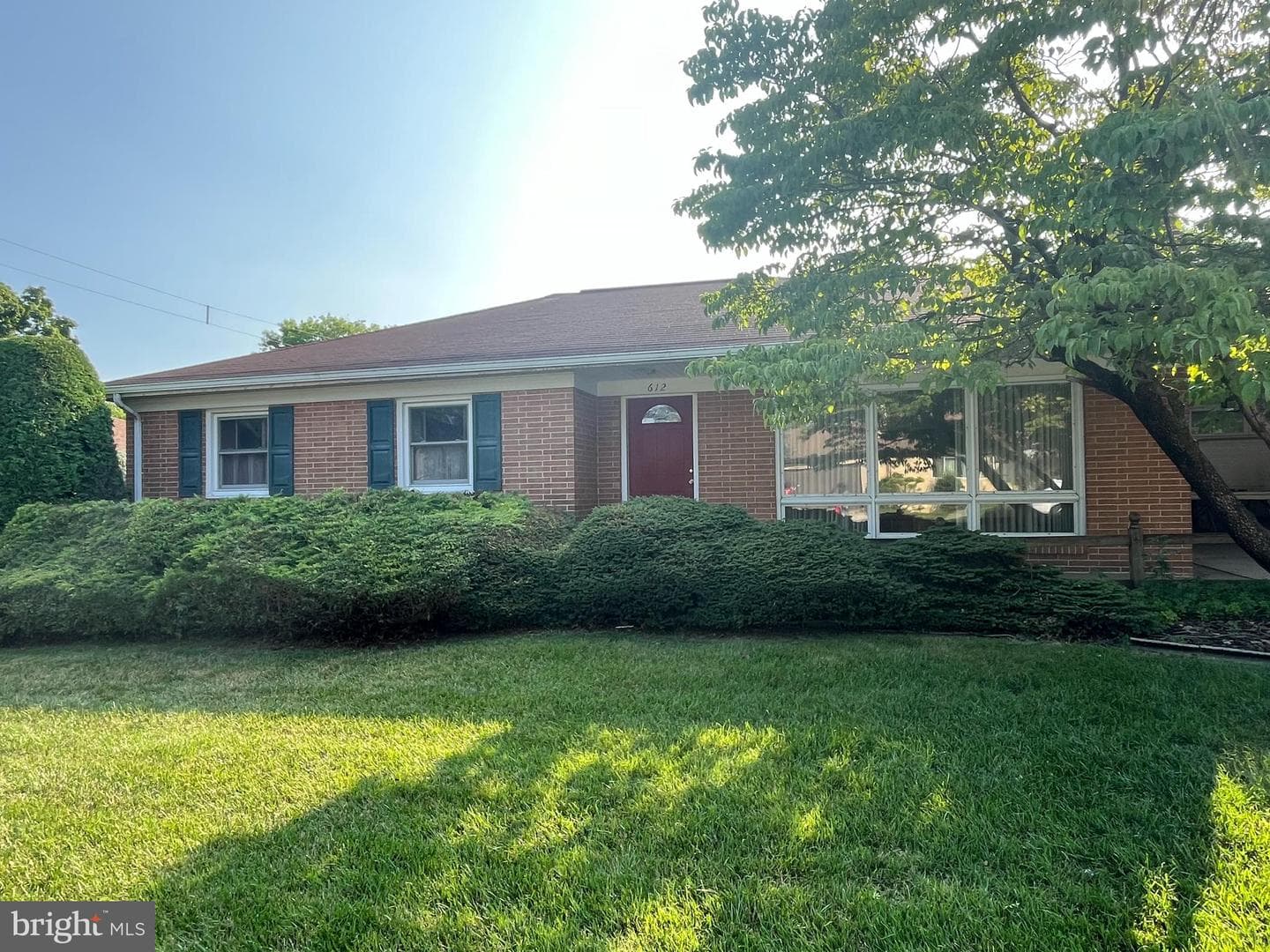 612 Latshmere Drive W photo 1
