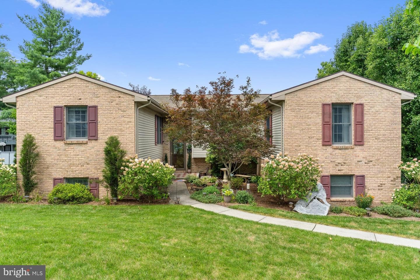 228 N Duke Street photo 1