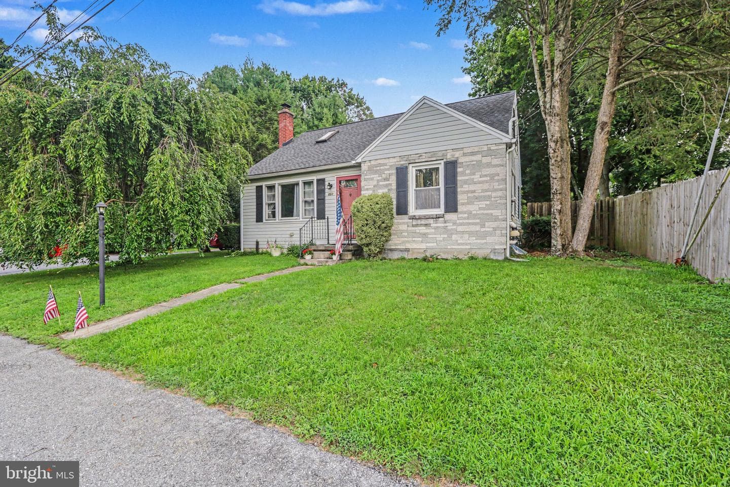 653 Hillside Avenue photo 1