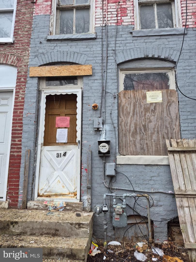 314 Nectarine Street photo 1