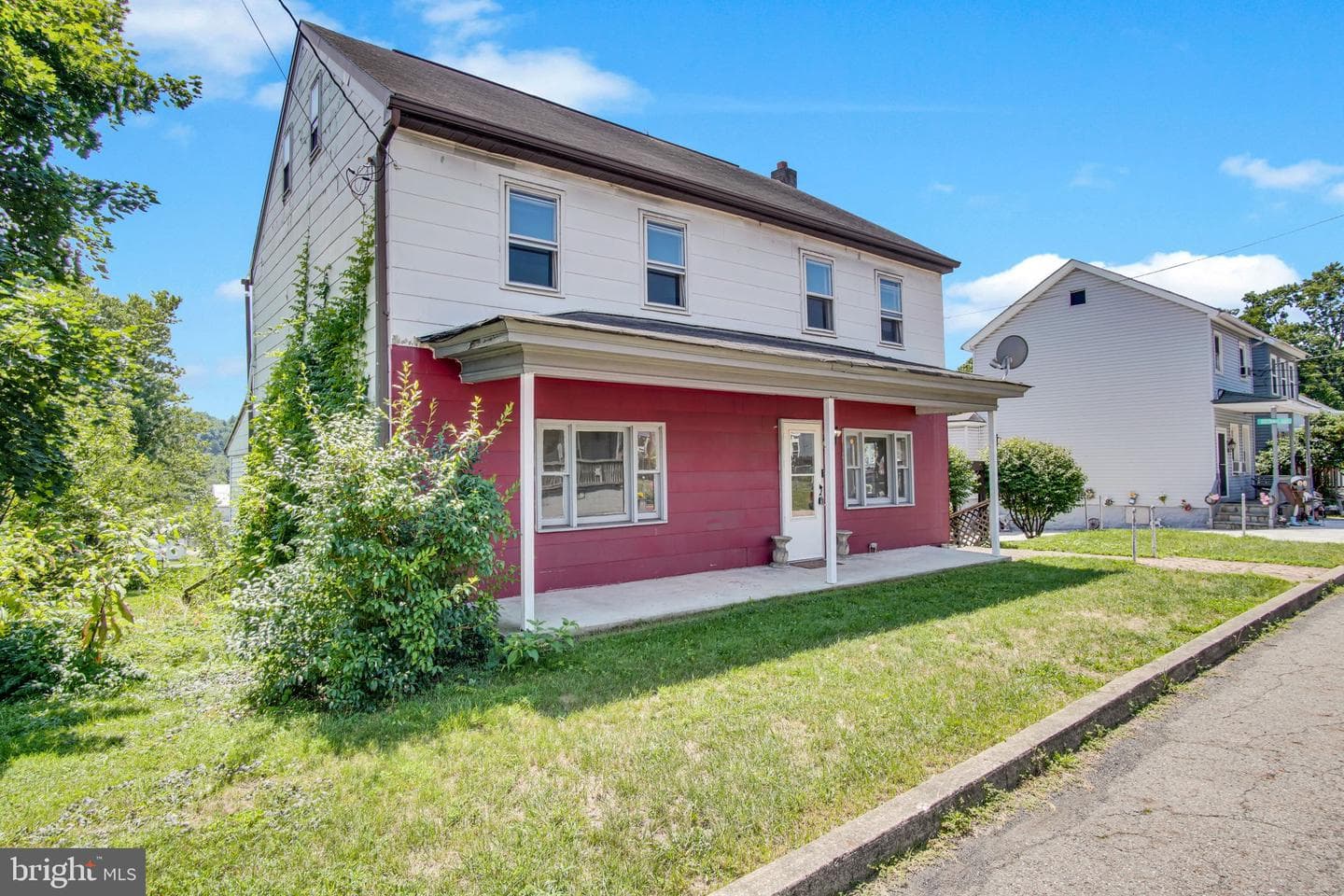211 Oak Street photo 1