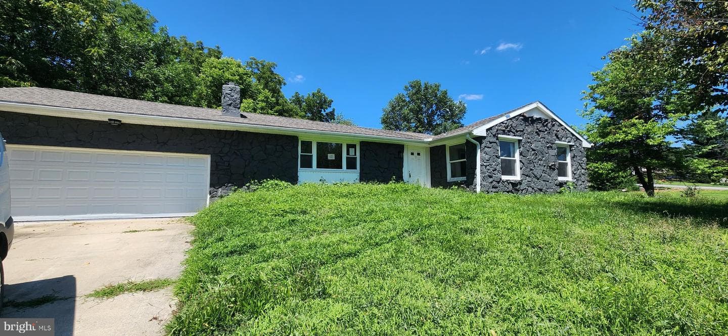 2493 Fiddlers Elbow Road photo 1
