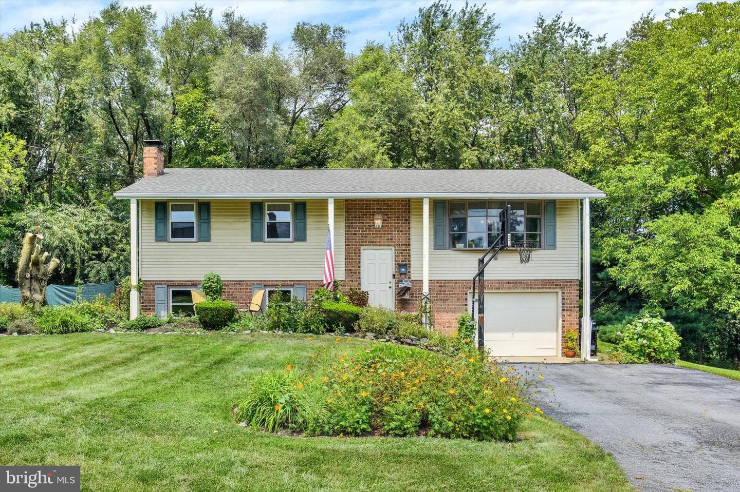211 Hanshue Street photo 1