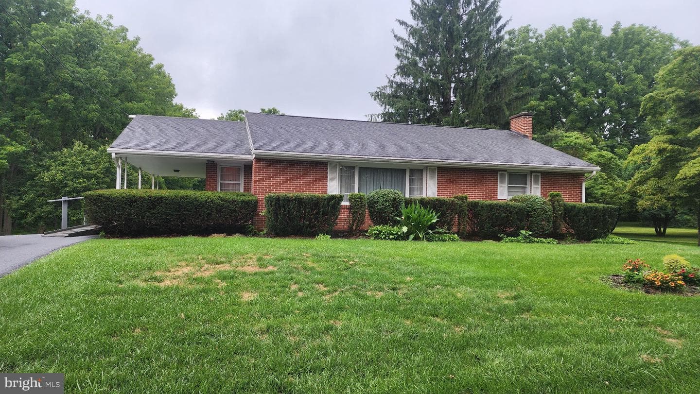 492 Middletown Road photo 1