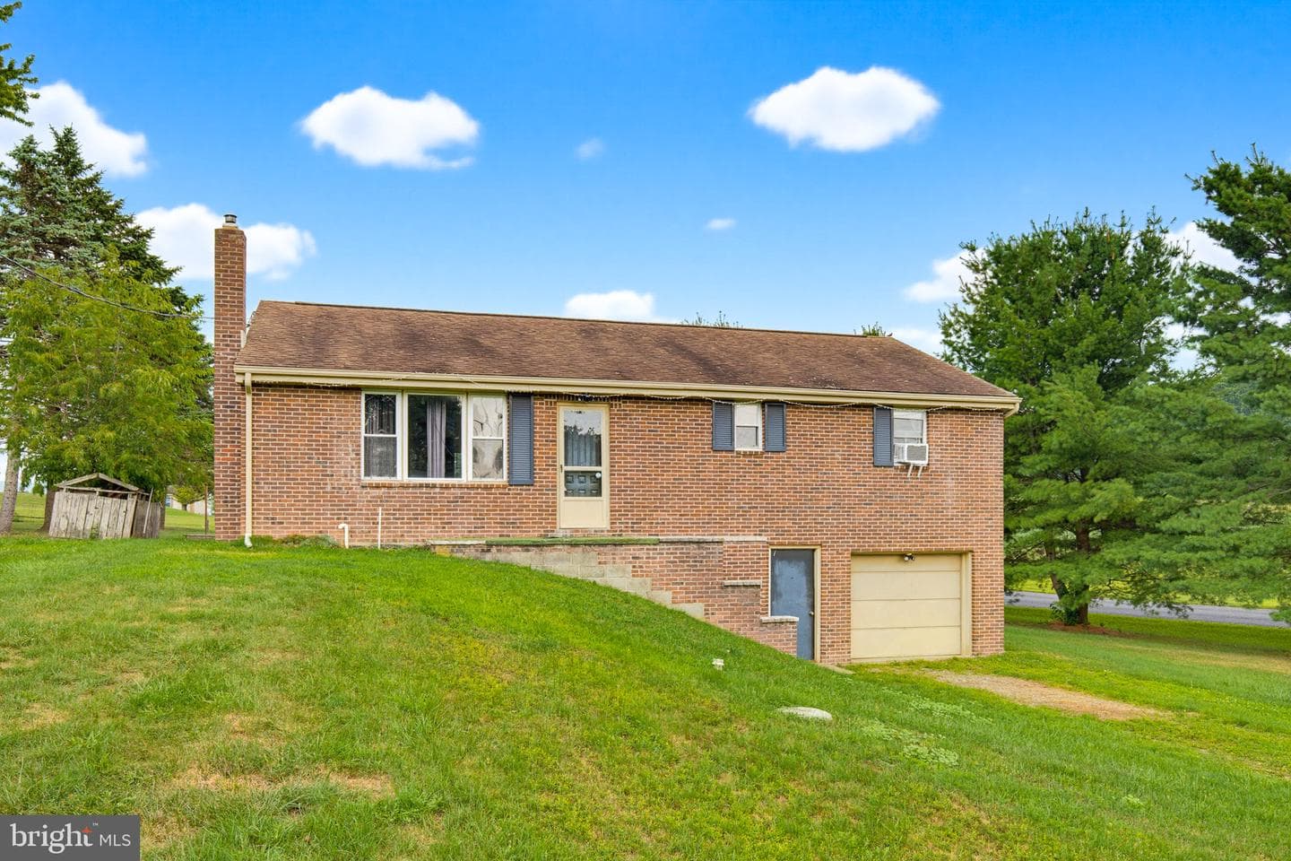 211 Kocher Lane photo 1