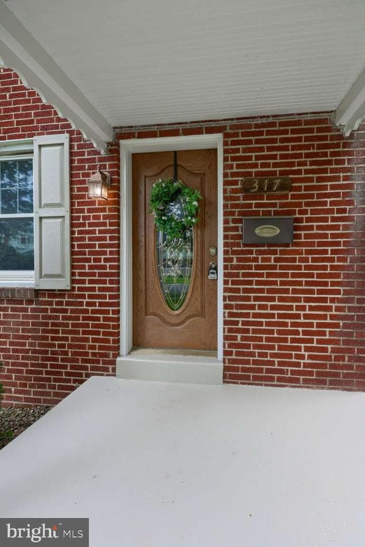 317 Elm Court photo 1