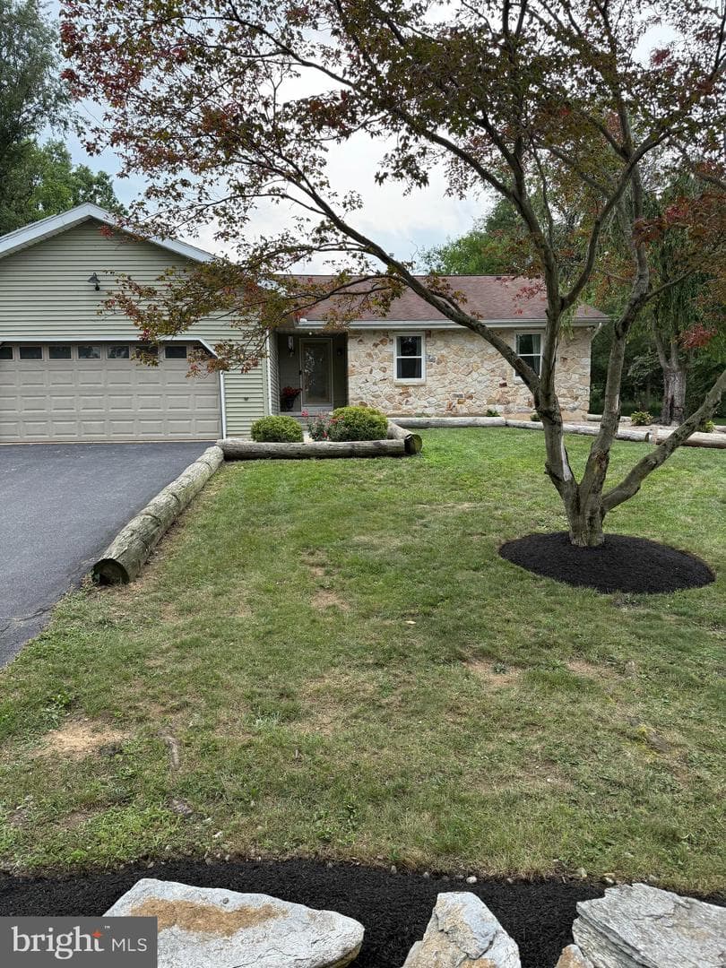 223 Pineview Drive photo 1