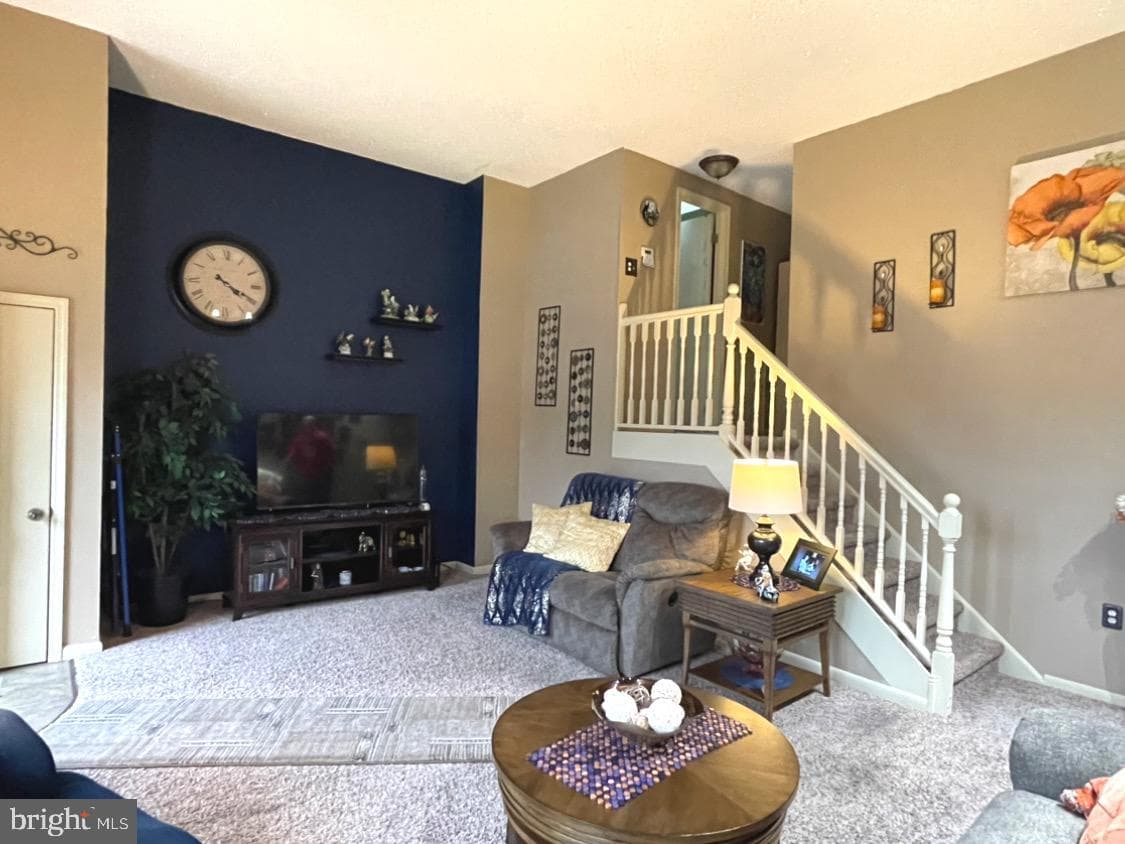 134 Ervin Avenue photo 3