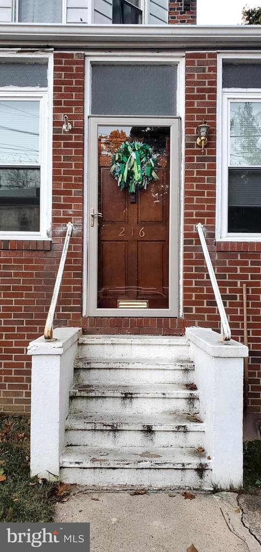 216 Staley Avenue photo 2