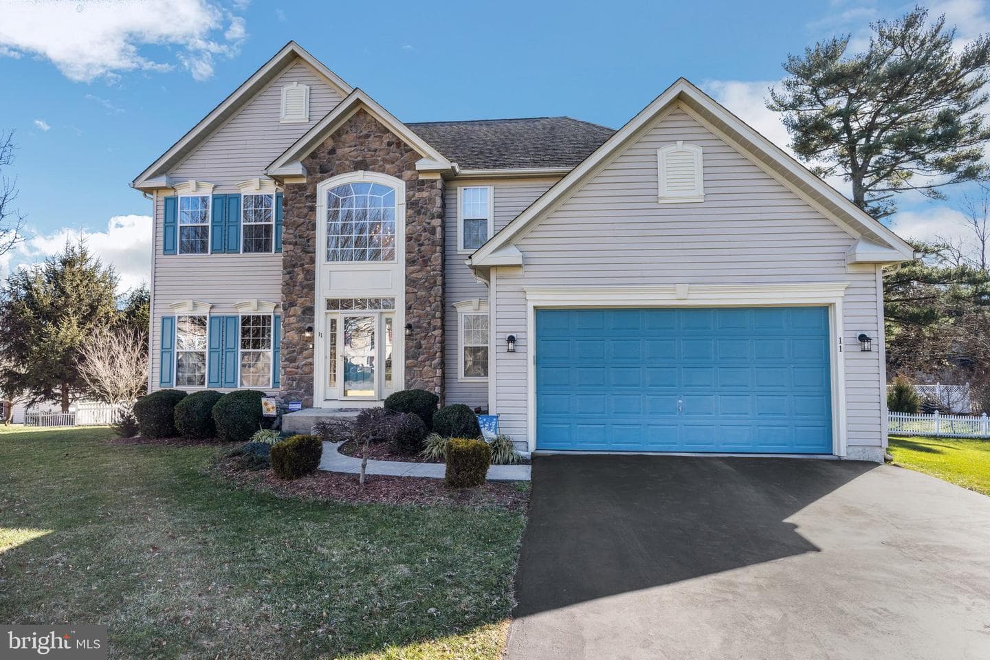 11 Huntingdon Court photo 1