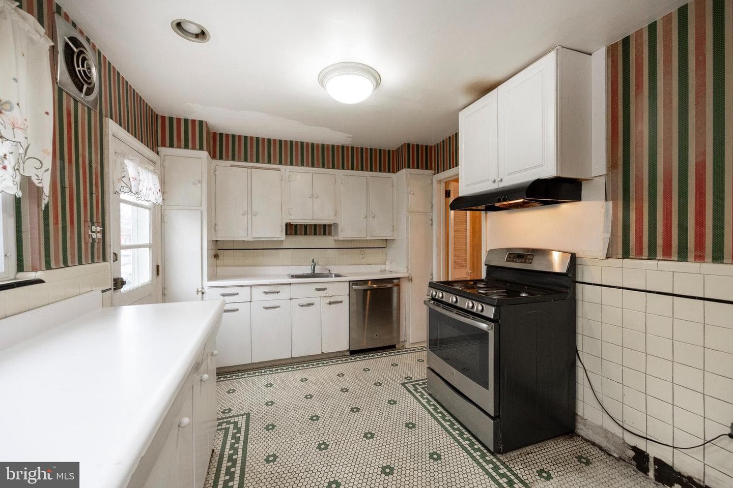 1030 Blythe Avenue photo 14