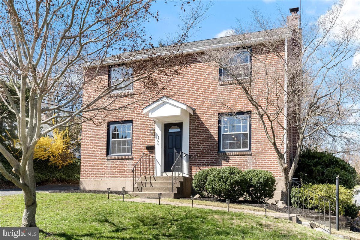 506 Saint Albans Road photo 1